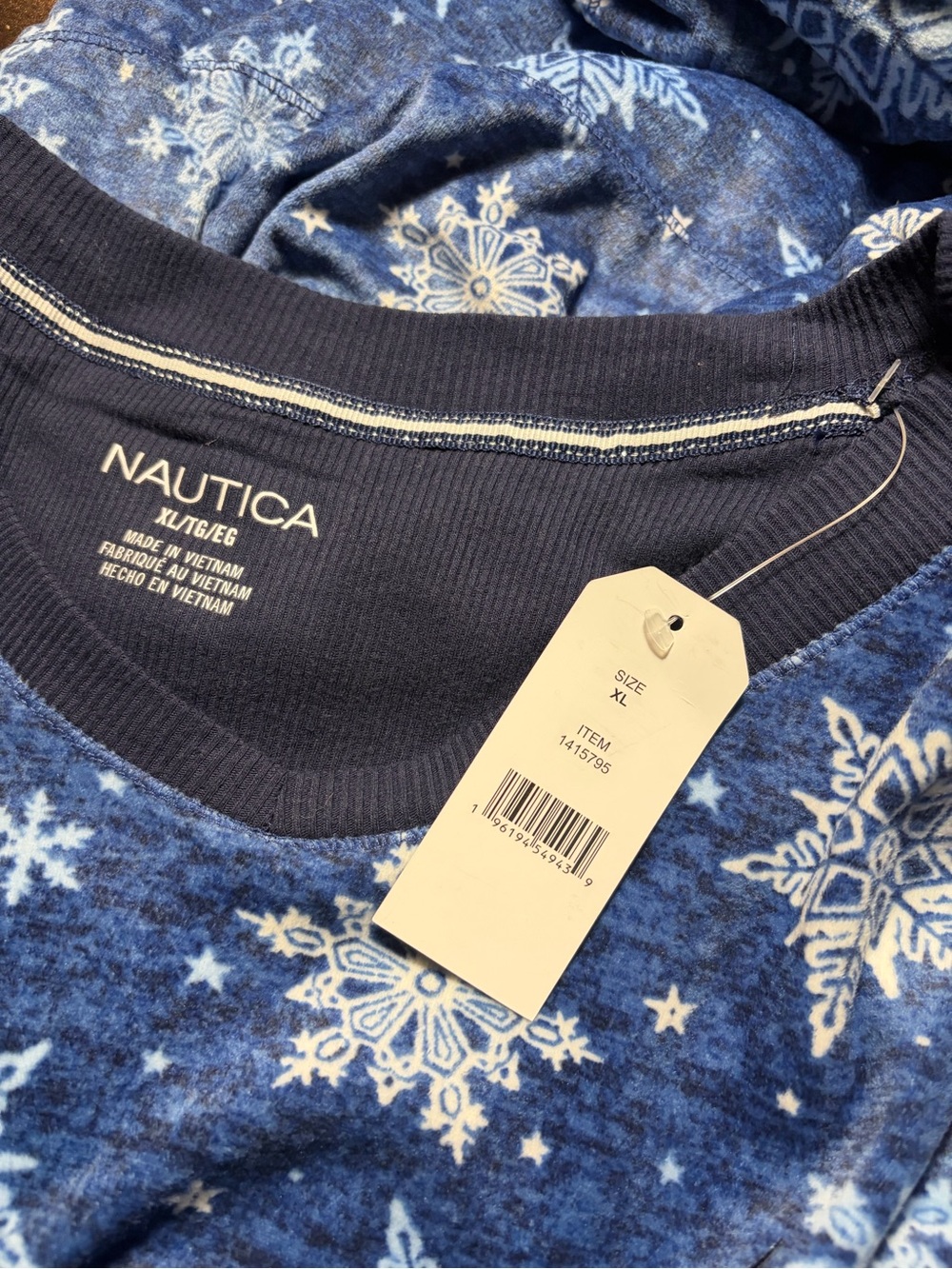 Nautica Women's 2 Piece Fleece Pajama Set, Dark Blue with Snowflakes Xlarge - Picture 5 of 7